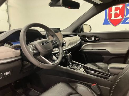 Used 2025 Jeep Compass Limited AWD/4WD image 30