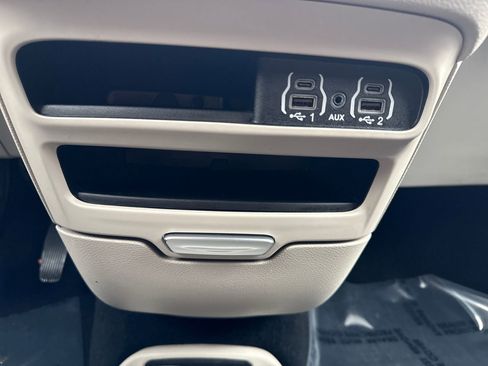 Used 2024 Chrysler Voyager LX image 23