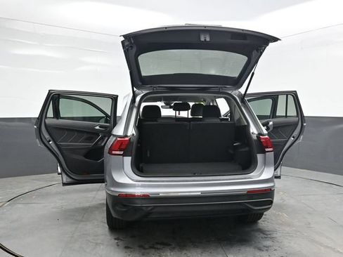 Used 2022 Volkswagen Tiguan SE FWD image 37