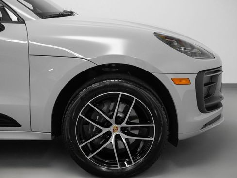 Used 2025 Porsche Macan image 16