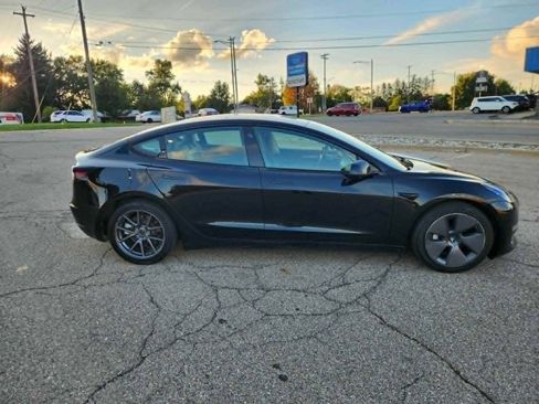 Used 2022 Tesla Model 3 RWD image 3