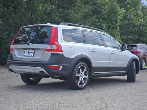 Used 2015 Volvo XC70 T6 w/ Proximity Package AWD/4WD image 7