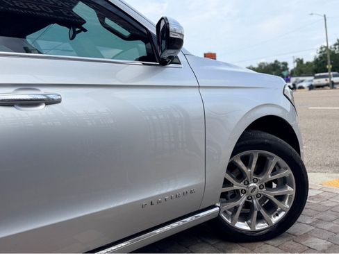 Used 2019 Ford Expedition Platinum AWD/4WD image 2