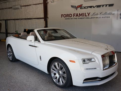 Used 2017 Rolls-Royce Dawn image 26