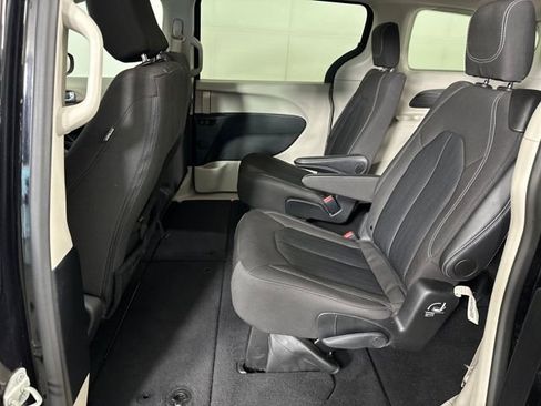 Used 2024 Chrysler Voyager LX image 25