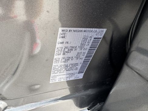 Used 2024 Nissan Titan SV w/ SV Convenience Package image 45