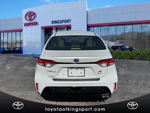 Used 2025 Toyota Corolla SE w/ SE Premium Package image 4