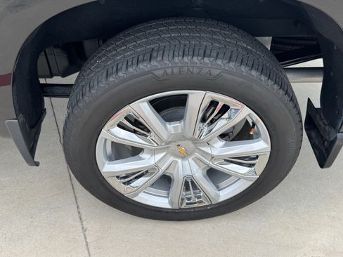 Used 2025 Chevrolet Silverado 1500 High Country AWD/4WD image 9