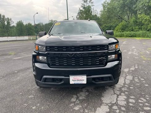 Used 2019 Chevrolet Silverado 1500 Custom w/ Custom Value Package AWD/4WD image 2