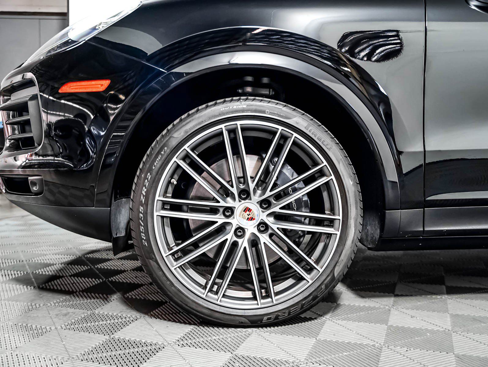 Certified 2023 Porsche Cayenne Platinum Edition w/ Towing Package w/o Tow Ball AWD/4WD image 14