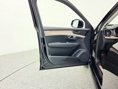 New 2026 Volvo XC90 B6 Plus w/ Protection Package Premier image 22
