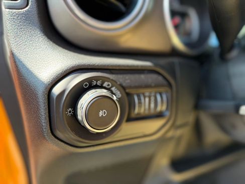 Used 2018 Jeep Wrangler Unlimited Rubicon w/ LED Lighting Group image 46