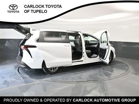 Used 2026 Toyota Sienna LE FWD image 60