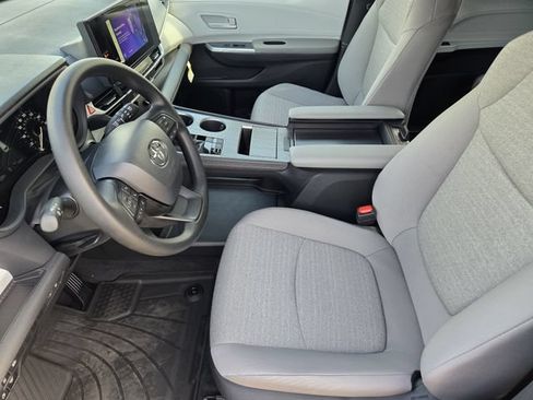 New 2026 Toyota Sienna LE FWD image 12