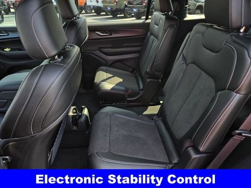 New 2025 Jeep Grand Cherokee L Altitude RWD image 20