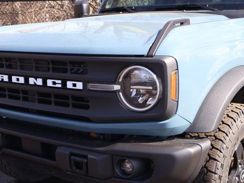 Used 2022 Ford Bronco Black Diamond image 3