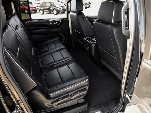 Used 2024 Chevrolet Suburban Premier image 38