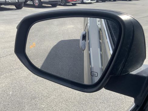 Used 2019 Toyota Highlander XLE AWD/4WD image 16