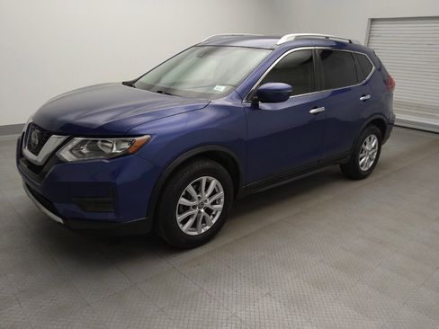 Used 2019 Nissan Rogue SV image 2