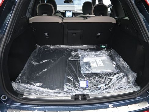 New 2026 Volvo XC60 B5 Plus w/ Protection Package Premier AWD/4WD image 31