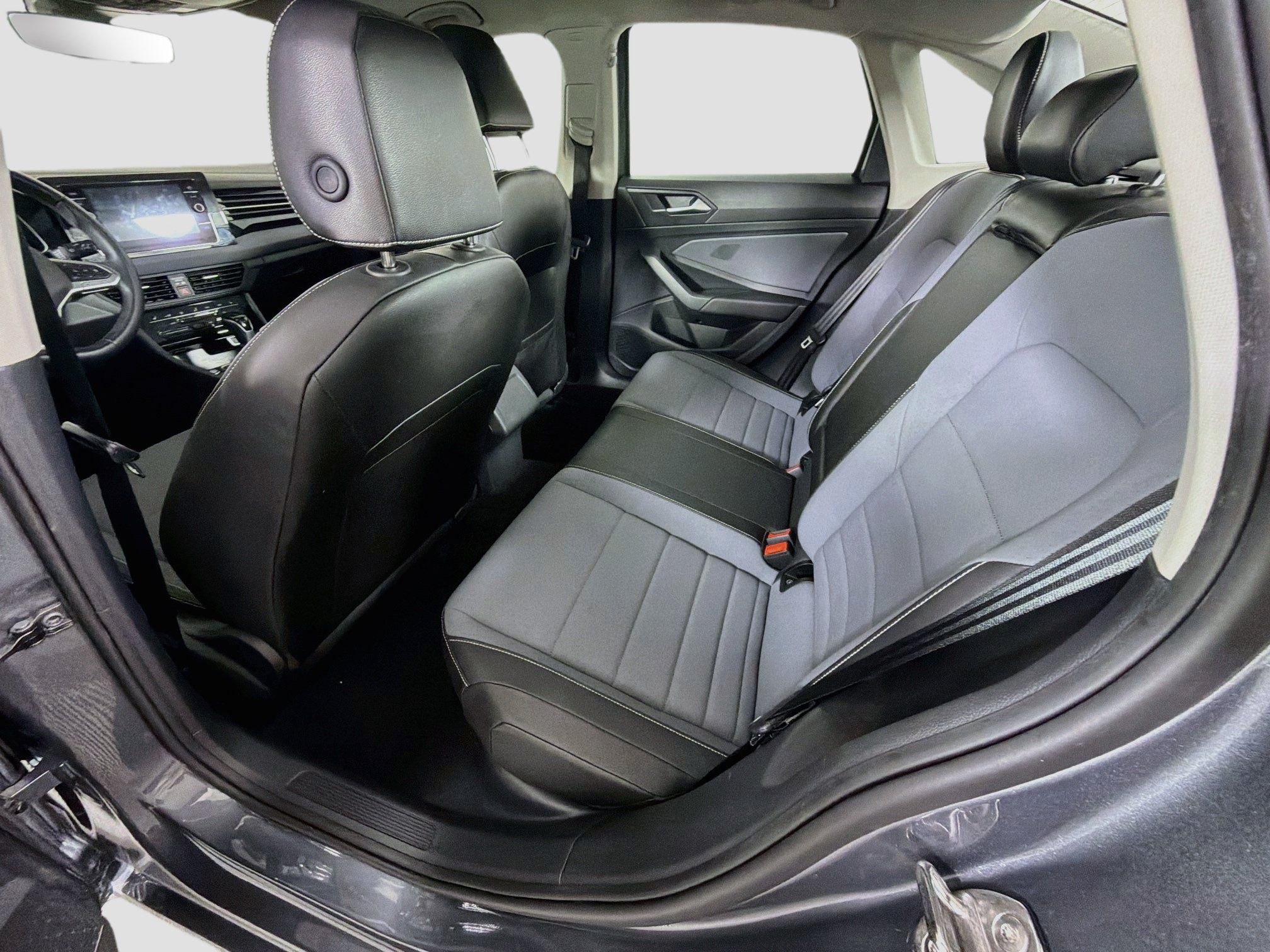 Used 2025 Volkswagen Jetta SE FWD image 26