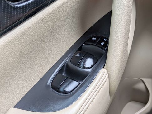Used 2018 Nissan Rogue SL w/ Premium Package FWD image 26