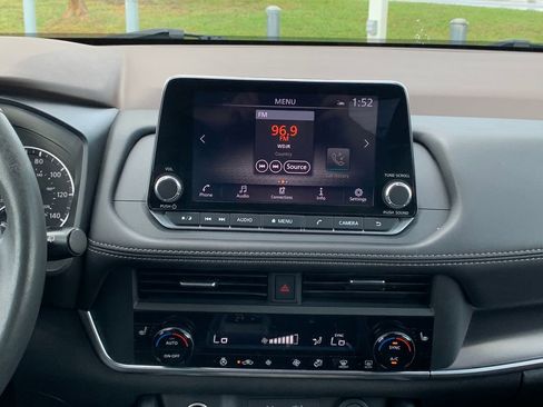 Used 2023 Nissan Rogue SV w/ SV Premium B Package image 16