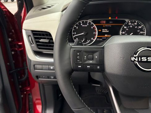 Used 2026 Nissan Rogue SV FWD image 15
