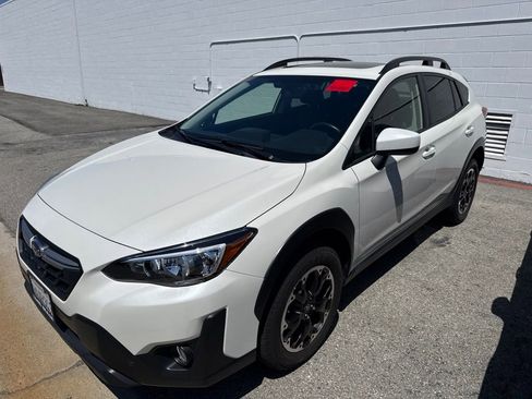 Certified 2022 Subaru Crosstrek 2.0i Premium w/ Moonroof Package AWD/4WD image 2
