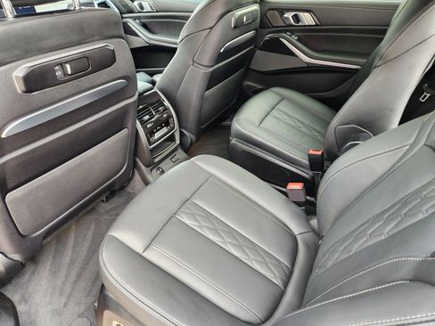 Used 2025 BMW X7 M60i AWD/4WD image 25