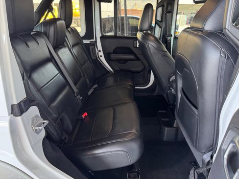 Used 2019 Jeep Wrangler Unlimited Sahara AWD/4WD image 26