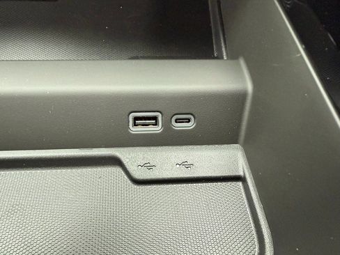 New 2025 Chevrolet Suburban High Country image 28