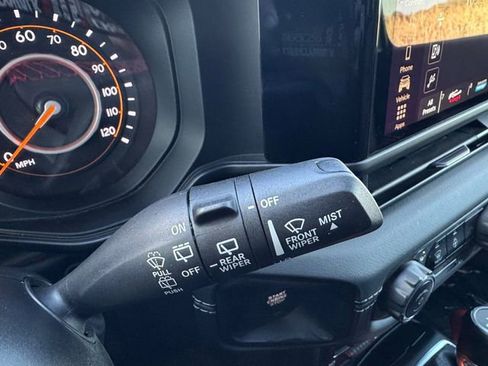 Used 2024 Jeep Wrangler Unlimited Rubicon image 11