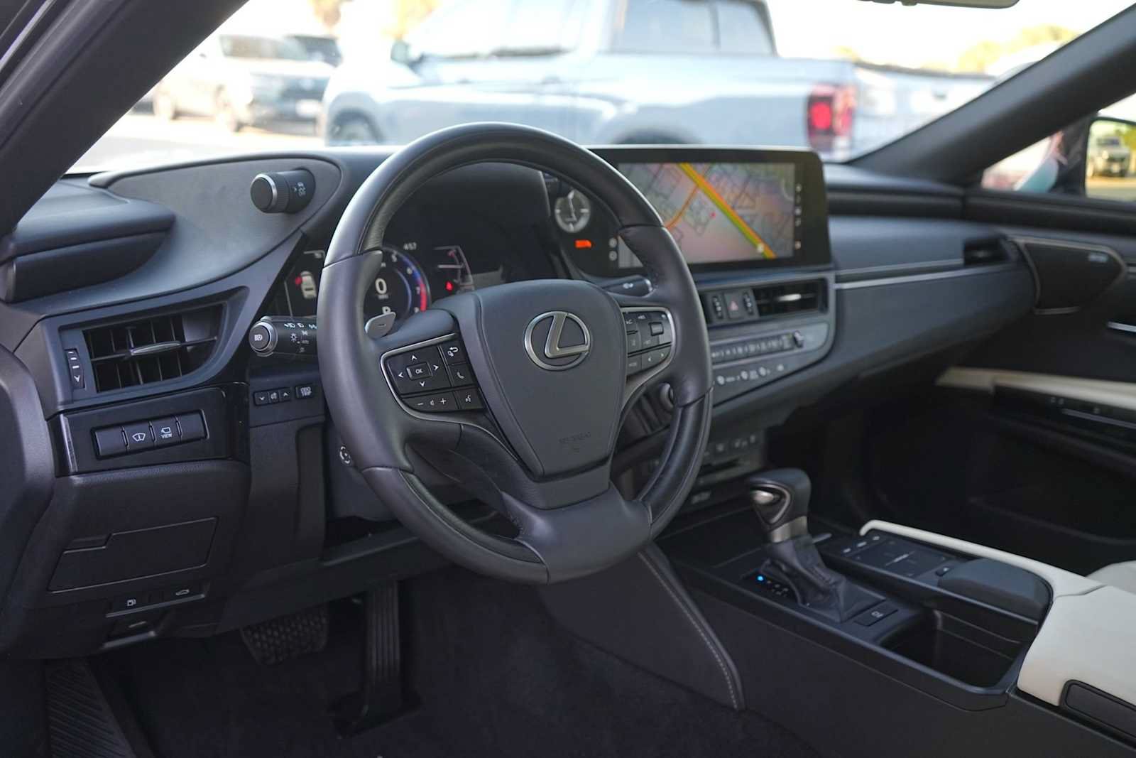 Used 2022 Lexus ES 350 Ultra Luxury w/ Accessory Package 2 FWD image 2