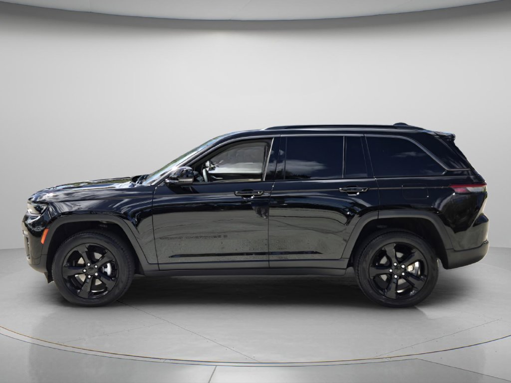 Used 2026 Jeep Grand Cherokee Limited w/ Limited Altitude Package RWD image 8