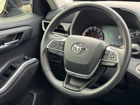 Used 2024 Toyota Highlander image 13