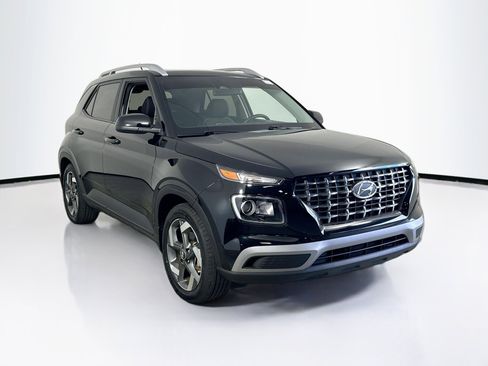 Used 2023 Hyundai Venue SEL FWD image 3