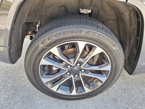 Used 2023 Jeep Grand Cherokee Overland RWD image 28