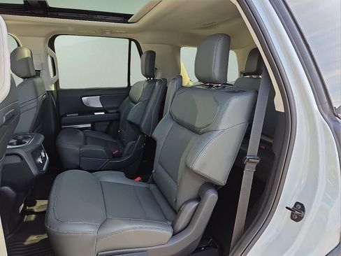 New 2026 Ford Expedition Active image 11