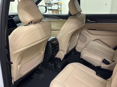 New 2025 Jeep Grand Cherokee L Limited image 23