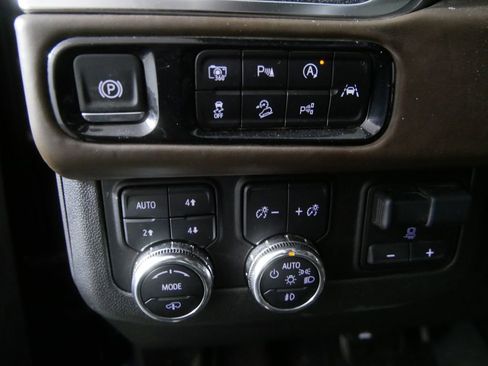 Used 2025 GMC Yukon Denali Ultimate AWD/4WD image 16