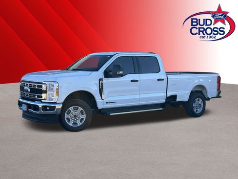 Used 2025 Ford F350 XLT image 1