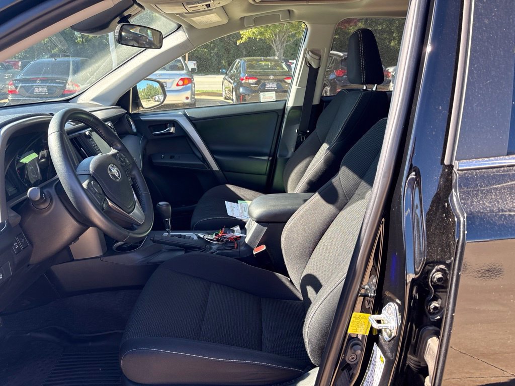 Used 2018 Toyota RAV4 XLE AWD/4WD image 11