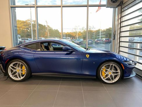 Used 2022 Ferrari Roma image 2