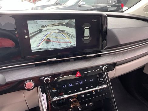 Used 2024 Kia Carnival EX image 20