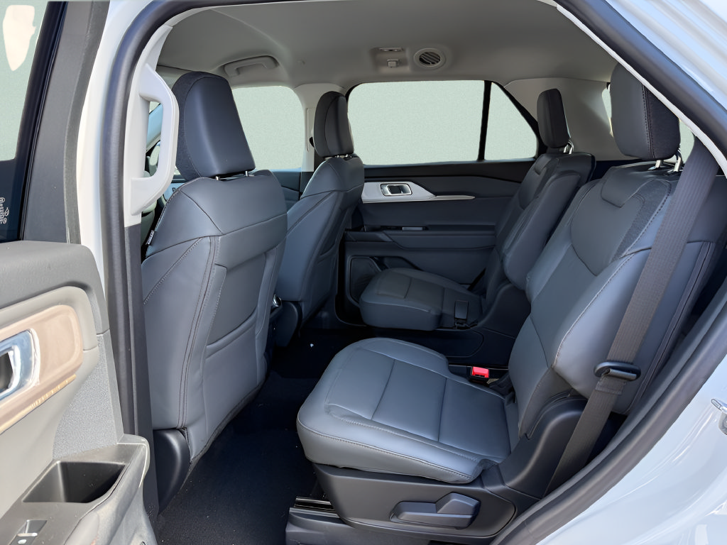 Used 2026 Ford Explorer Active w/ Active Comfort Package AWD/4WD image 5