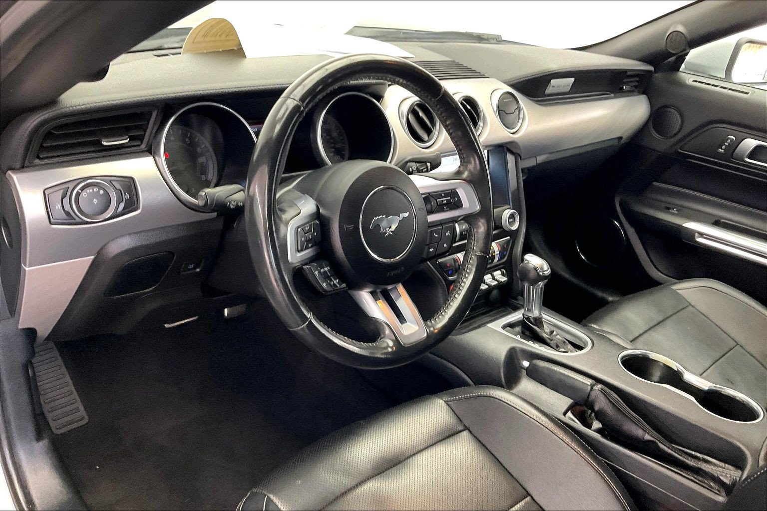 Used 2022 Ford Mustang Premium RWD image 14