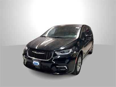 New 2026 Chrysler Pacifica Select