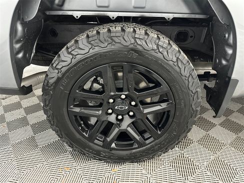 Used 2023 Chevrolet Silverado 1500 Custom image 18