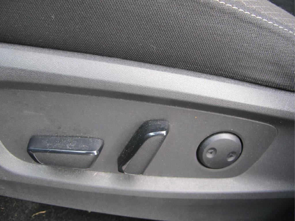 Used 2024 Nissan Pathfinder SV FWD image 10